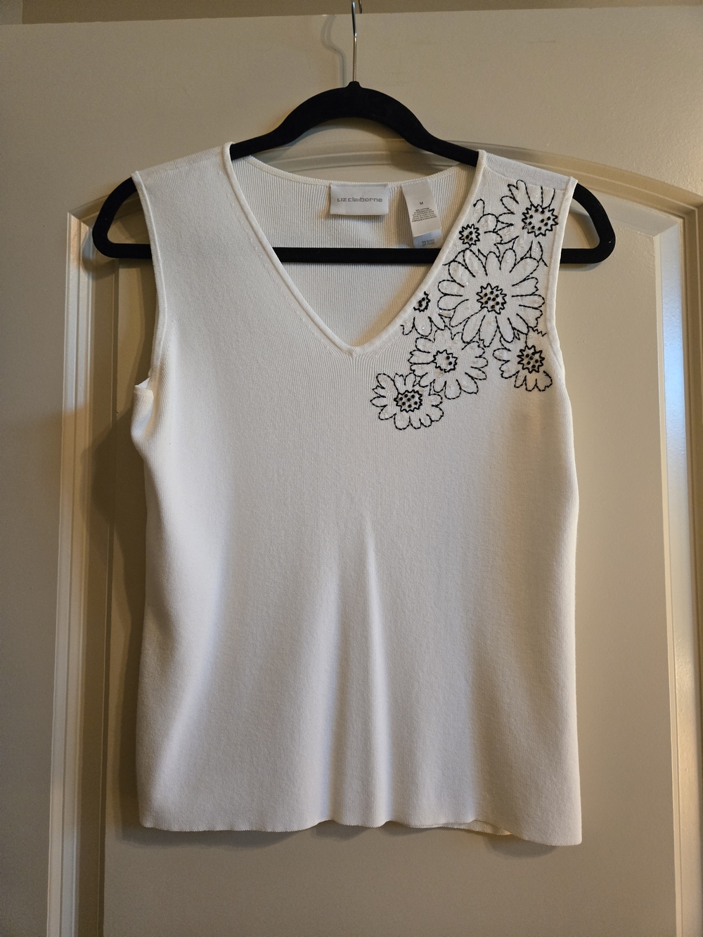 Liz Claiborne Floral Applique V-Neck Sleeveless Seeater Top